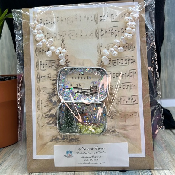 ⭐️Adorned Crown Jewelry assemblage Christmas silent night shadow box necklace - Picture 9 of 11